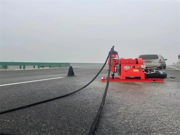 寻乌马路路基路面开裂下沉注浆加固灌浆