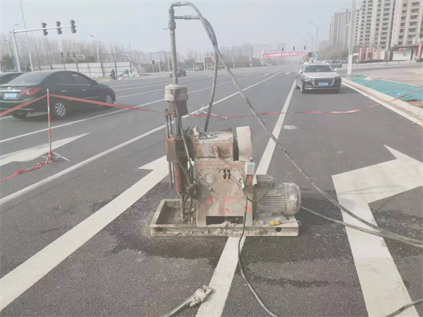寻乌公路路面下沉沉降开裂注浆加固施工
